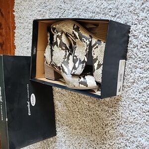 Dr. Scholls snake skin boots, sz 9